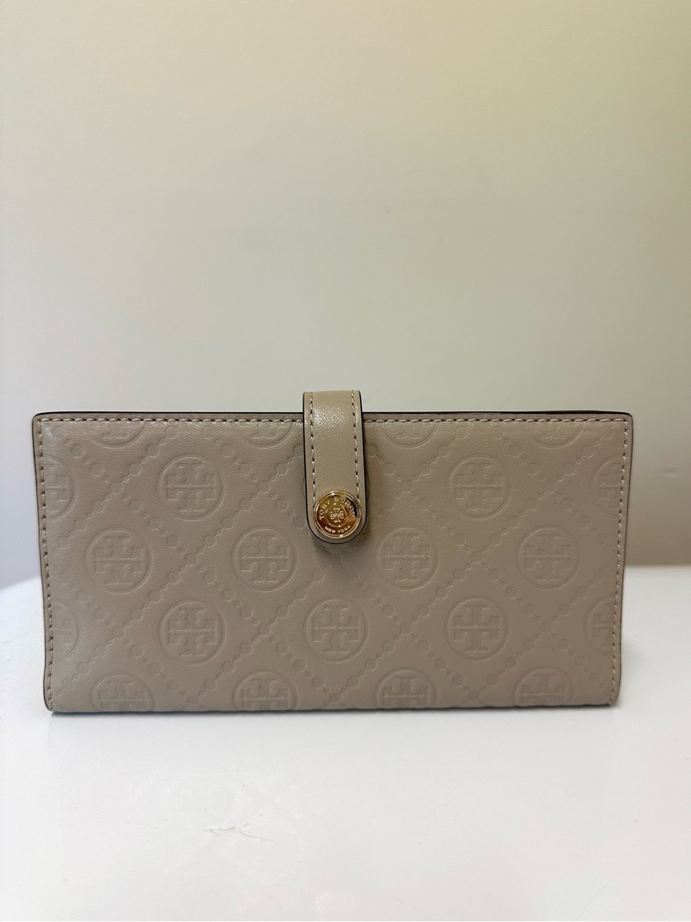 NWOT Tory Burch T-Monogram Slim Leather Wallet with Snap Closure
